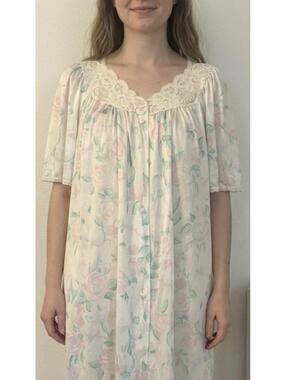 Vintage Vanity Fair Floral Nightgown with Lace Trim